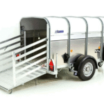 Remolque para Ovejas y Terneros Ifor Williams P8G – 250 × 124 × 115 cm – 1.400 kg